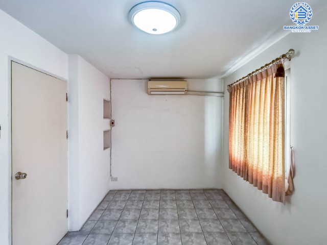 ทาวน์โฮมมือสองย่านกรุงเทพฯ ม.บ้านริมสวน ดอนเมือง เนื้อที่ 19.1 ตร.ว. ฟังก์ชัน 3 ห้องนอน 3 ห้องน้ำ 1 ที่จอดรถ บ้านพร้อมอยู่ แถมฟรี! 3 เครื่องปรับอากาศ เข้า-ออกได้หลายเส้นทาง ถ.แจ้งวัฒนะ ถ.สรงประภา ถ.กำแพงเพชร 6 ใกล้ทางด่วน "ดอนเมืองโทลล์เวย์" และรถไฟฟ้าสายสีแดง "สถานีดอนเมือง"...